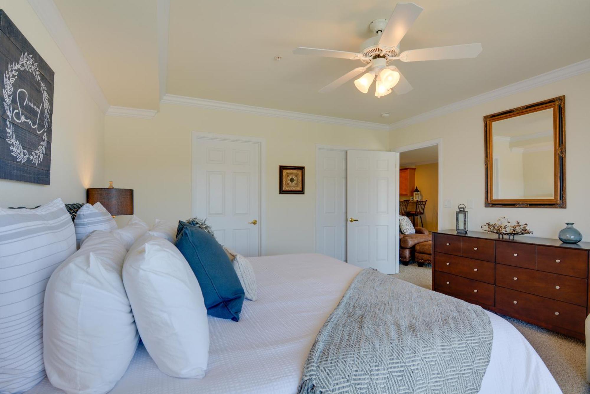 Lakefront Osage Beach Condo With Pool And Water Views! Eksteriør billede