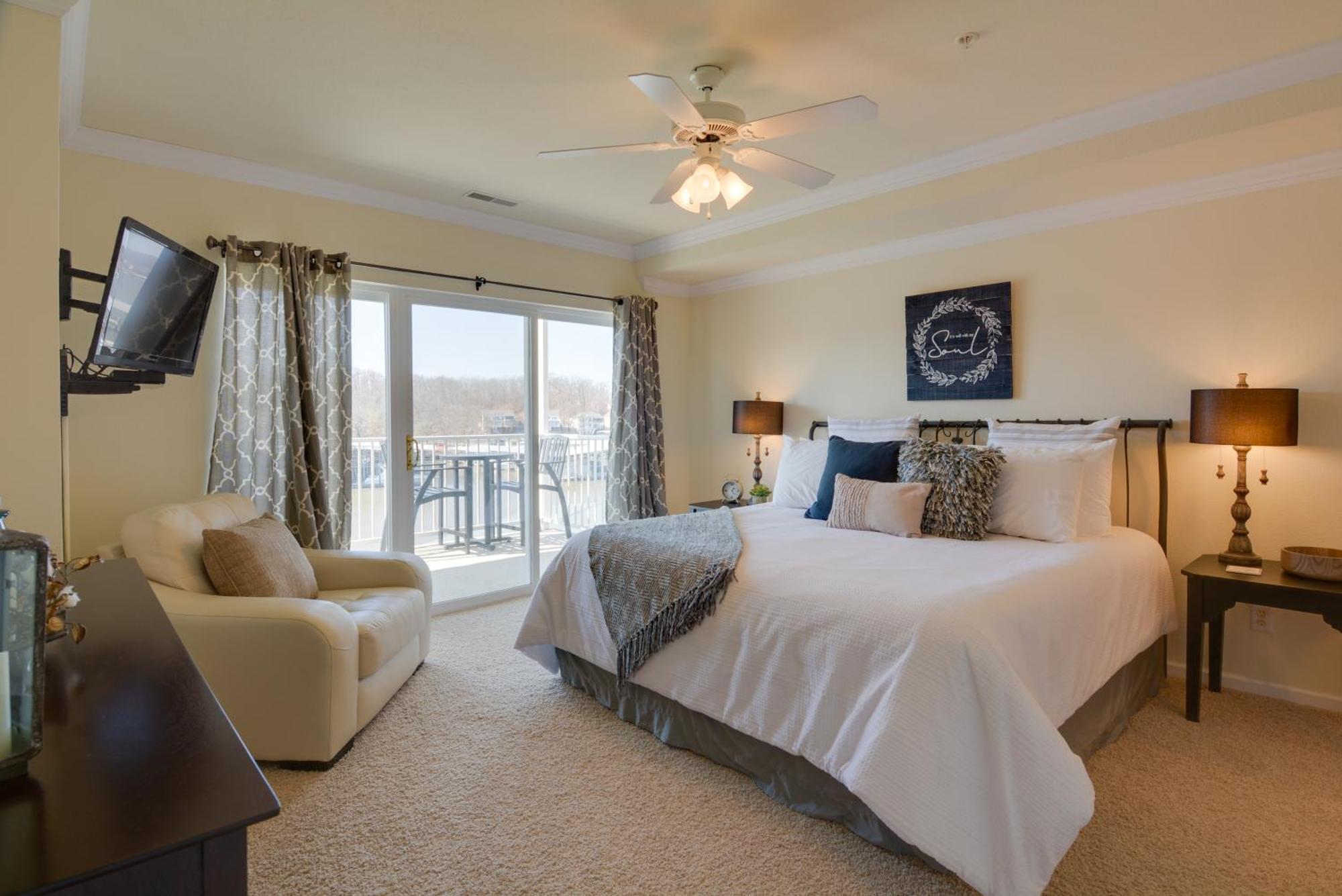 Lakefront Osage Beach Condo With Pool And Water Views! Eksteriør billede